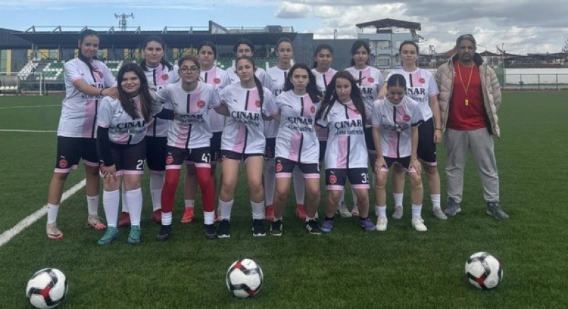Saruhanlı’da kız futbol takımı kuruldu