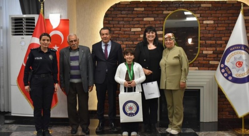 Şehit kızı polis teşkilatına gurur yaşattı