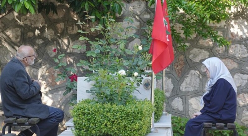 Şehitlikte hüzünlü bayramlaşma