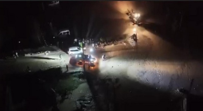Sele kapılan araçtaki 2 kişi hayatını kaybetti