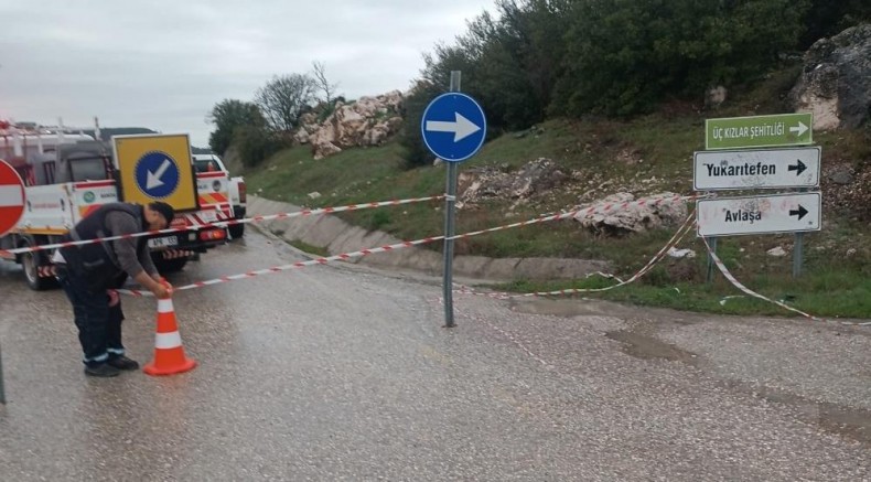 Selendi-Kula yolu yeniden trafiğe kapatıldı