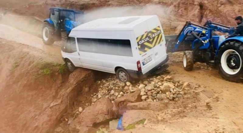 Şiddetli yağış hayatı olumsuz etkiledi