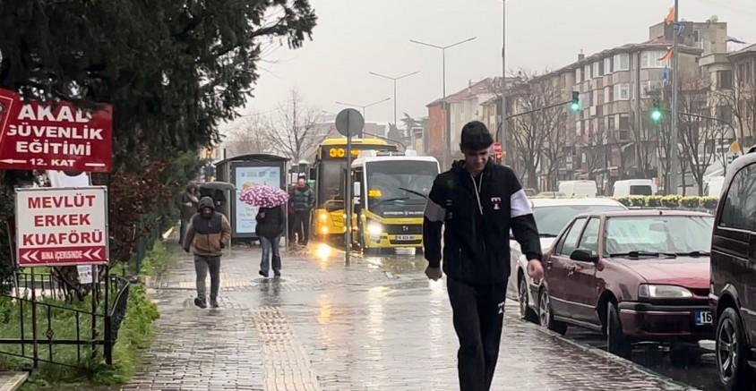 Şiddetli yağmur hayatı olumsuz etkiledi