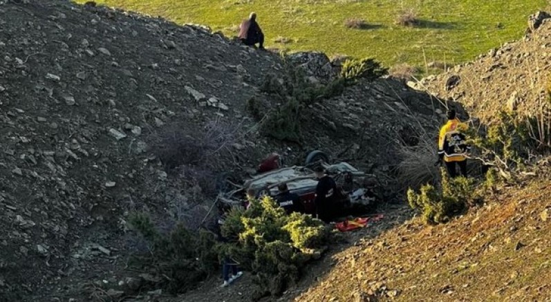Siirt’te otomobil şarampole yuvarlandı: 1 ölü, 1 yaralı
