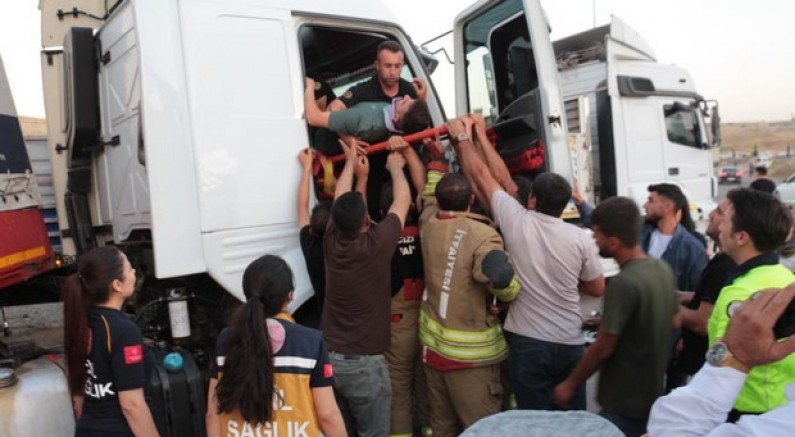 Şırnak'ta iki tır çarpıştı: 2 yaralı