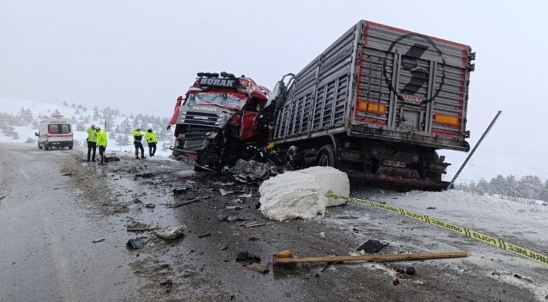 Sivas'ta feci kaza: 1 ölü, 2 yaralı