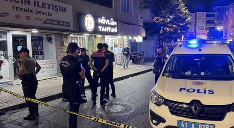 Sokak ortasında silahlı kavga: 3 kişi yaralandı
