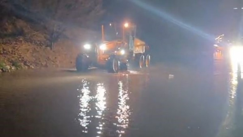 Söke ve Kuşadası yollarında ulaşım durdu