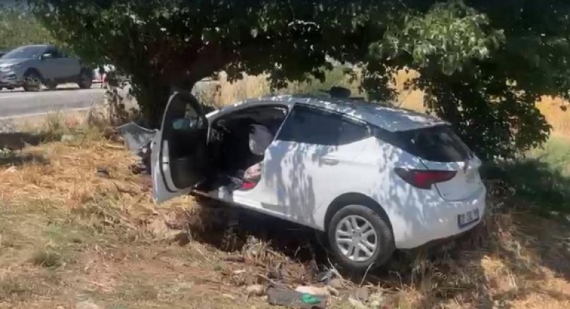 Sollama yaparken ağaca çarptı: 4 ağır yaralı