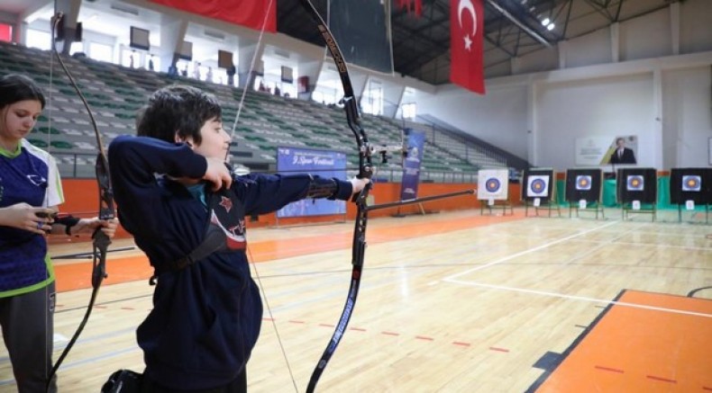 Spor festivalinde öğrenci okçular yarıştı