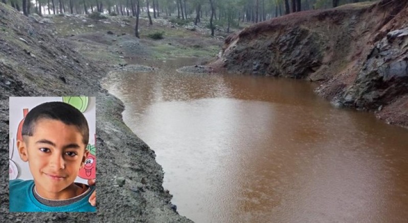Su dolu çukura düşen çocuk hayatını kaybetti