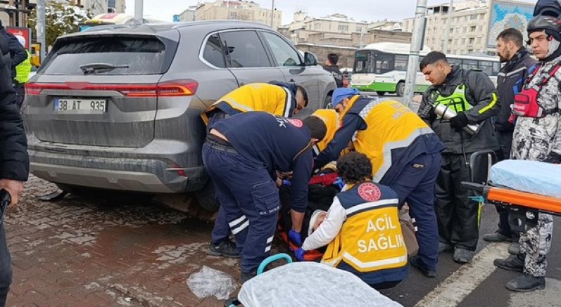 SUV araç yayaların arasına daldı: 5 yaralı