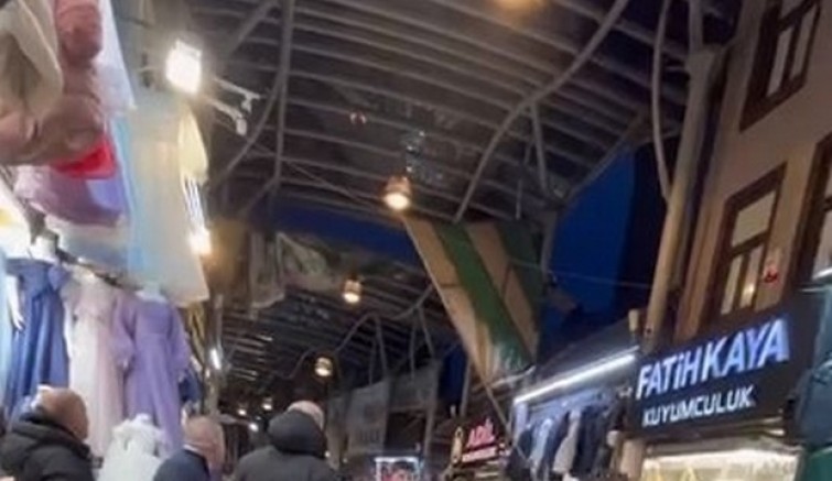 Tarihi Kapalı Çarşı'da çatılar uçtu