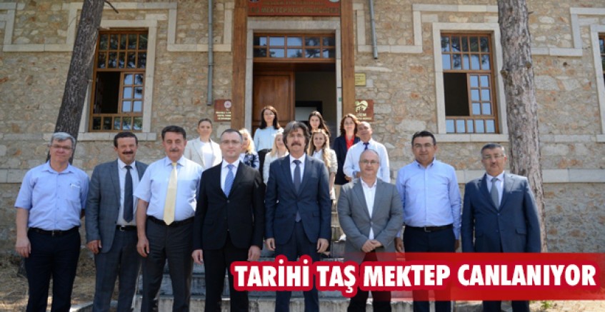 Tarihi taş mektep canlanıyor