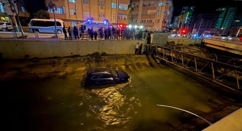 Tarsus'ta otomobil kanala uçtu