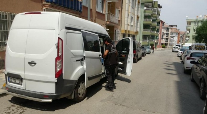Tartıştığı babasını sırtından bıçakladı