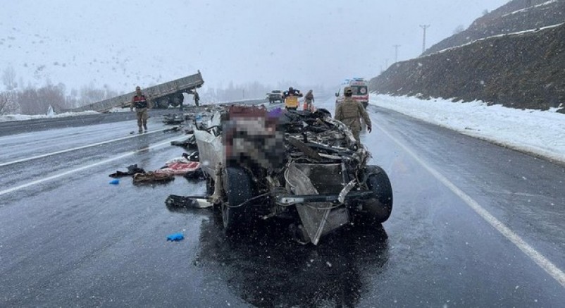 Tatvan’da feci kaza: 2 ölü, 5 yaralı