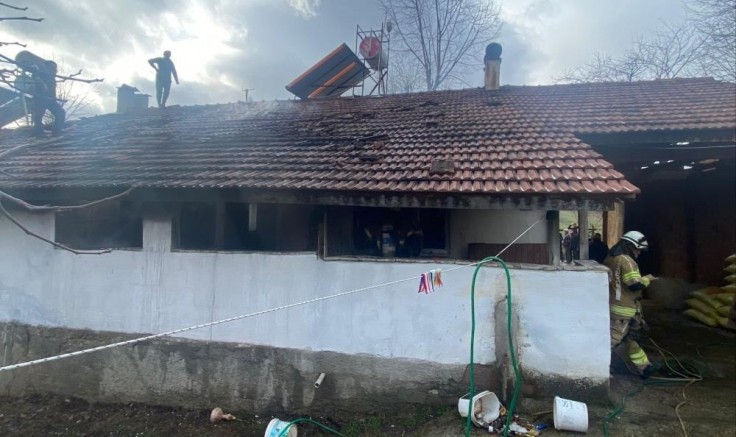 Tek yaşayan adamın evi yandı