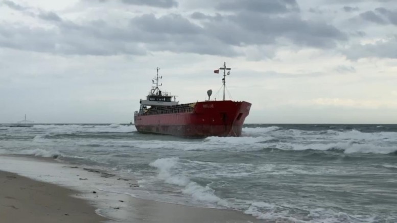 Tekirdağ'da yük gemisi karaya oturdu