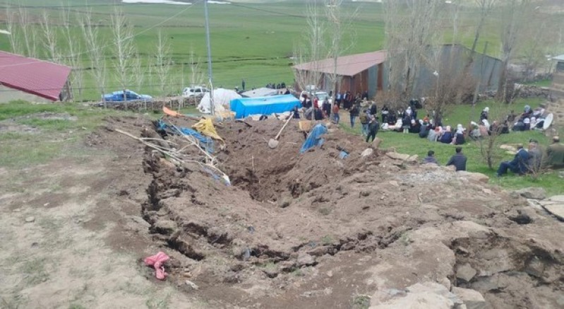 Tekman’da ahır çöktü; 1 ölü