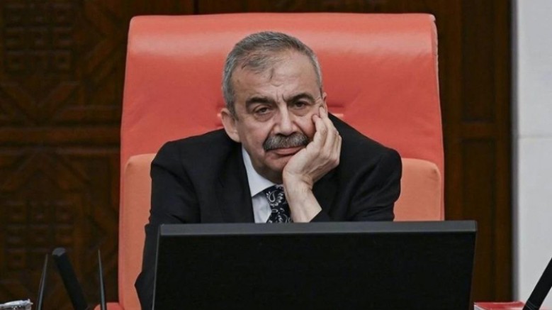 Terör örgütü PKK kendini feshetti: Sırrı Süreyya Önder detayı...