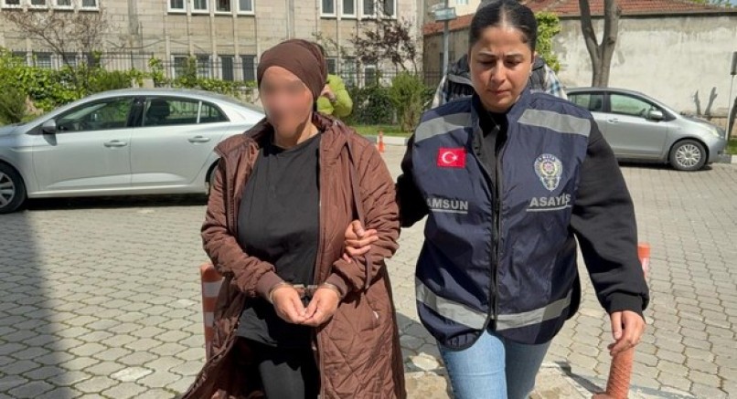 Teyze yeğeninin altınlarını çaldı