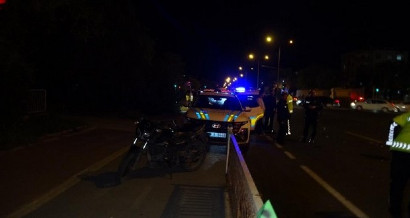 Tır ile çarpışan motosikletteki 2 kişi ağır yaralandı