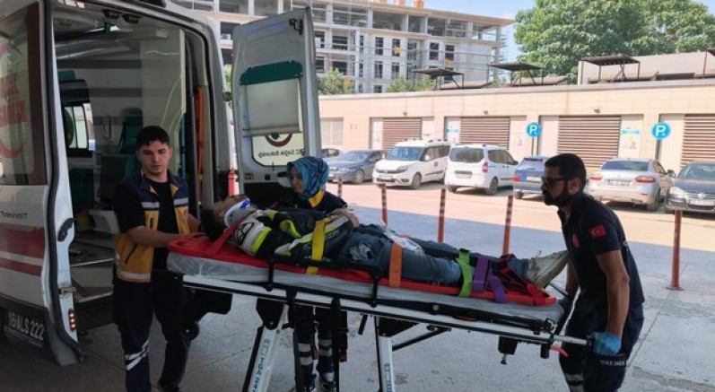 Tır ile motosiklet çarpıştı: 1 ağır yaralı