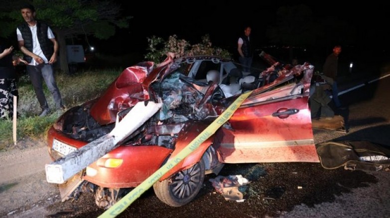 Tırın tamponu otomobile ok gibi saplandı: 1 ölü