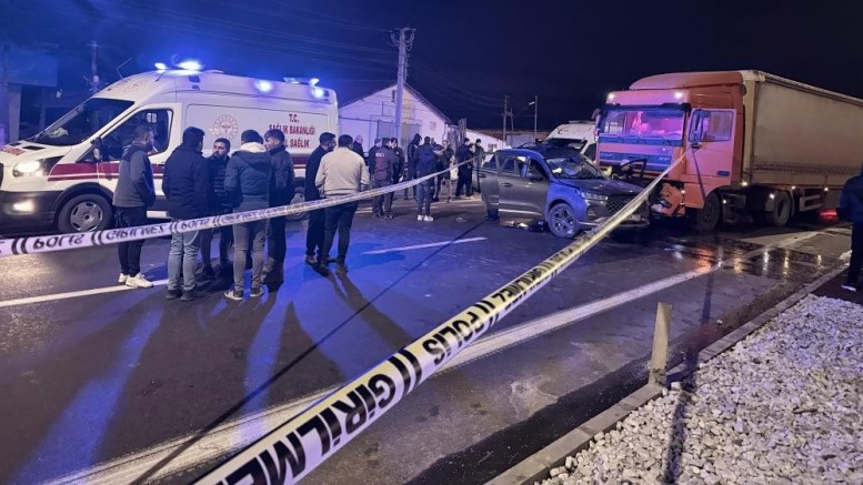 Tırla otomobili çarpıştı: 7 yaralı