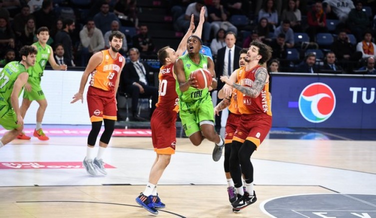 TOFAŞ'ı Aslan çarptı: 95-76