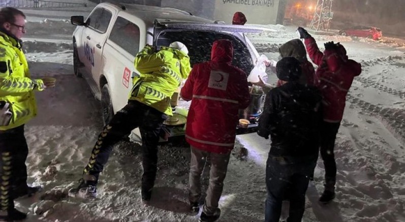 Tokat'ta kar yağışı ulaşımı aksattı