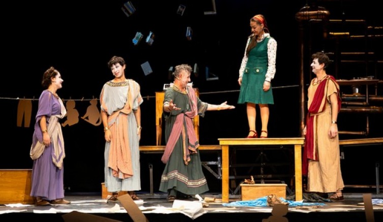 ‘Tomris: Bir Uyumsuz Öykü’, seyirciyle buluştu