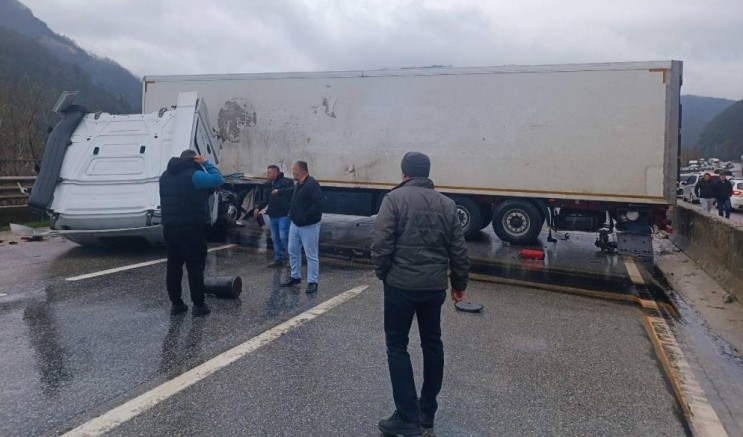 Trafiği durduran kaza