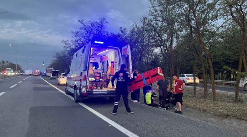 Trafik güvenliğini sağlayan polise otomobil çarptı