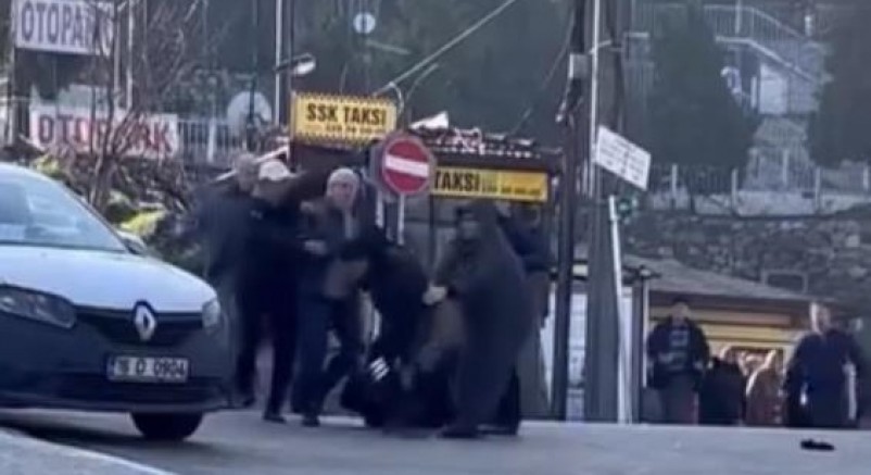 Trafikte tekme tokat yol verme kavgası