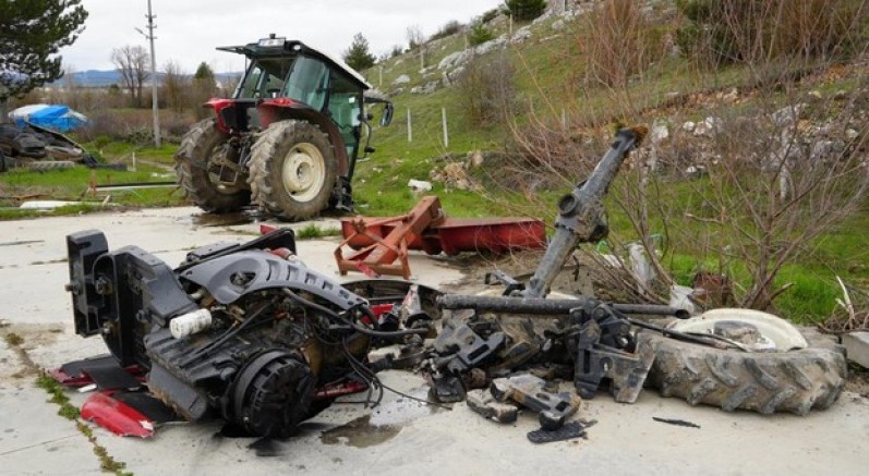 Traktör ikiye bölündü: 5 yaralı