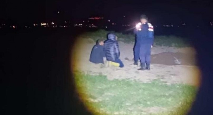 Türbede kaçak kazı yapan 7 şahıs suçüstü yakalandı