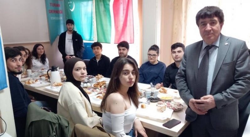 Türk dünyası öğrencileri kahvaltıda buluştu