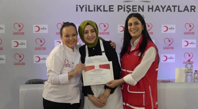 Türk Kızılay'ın atölyesi Bursa'da kadınlarla buluştu