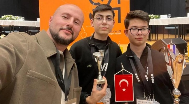 Türkiye'nin gururu  Bursa Erkek Lisesi