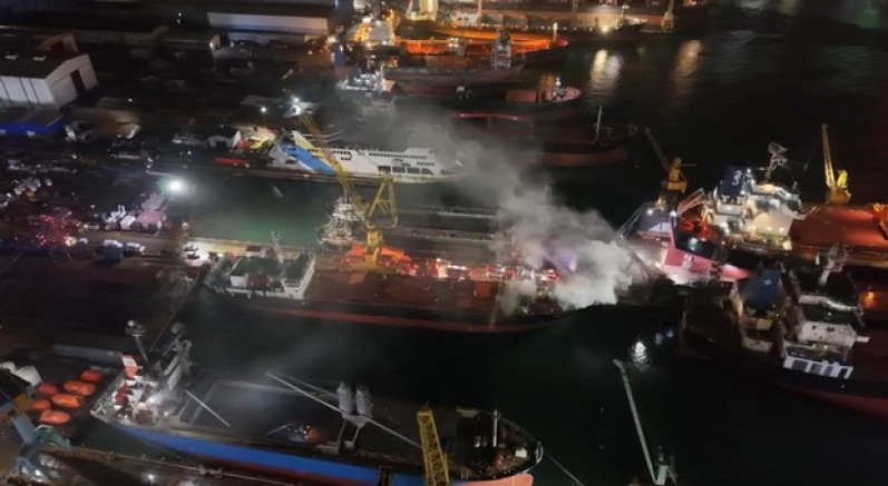 Tuzla'da kuru yük gemisinde yangın