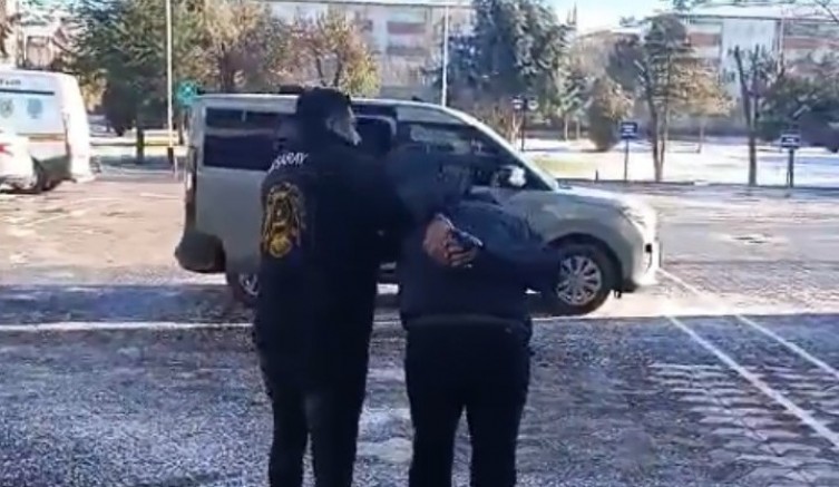 Üç evi soydu, 90 kamera incelenerek yakalandı