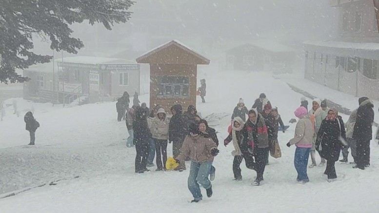 Uludağ'da kar kalınlığı, yarım metreyi geçti