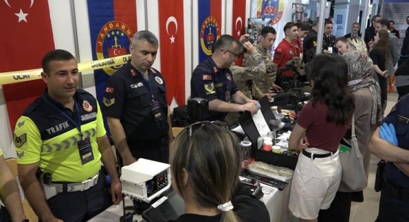 Uludağ Kariyer Fuarı'nda jandarma rüzgarı
