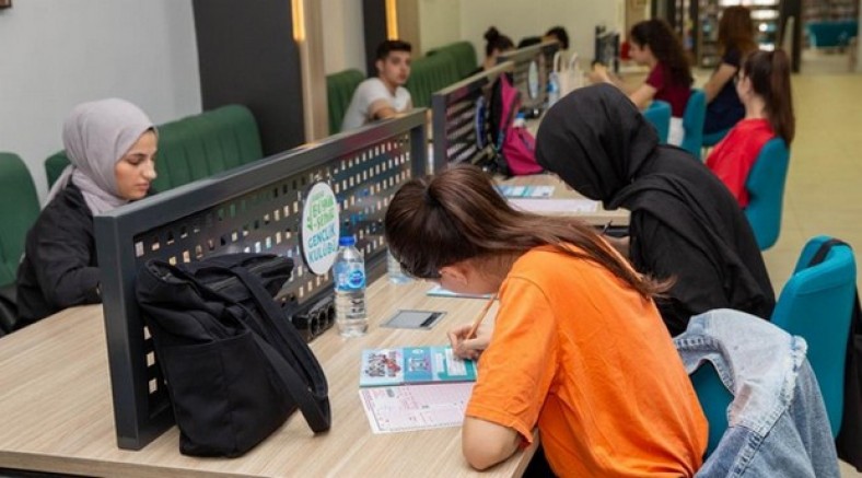 Üniversite adayları için deneme sınavı