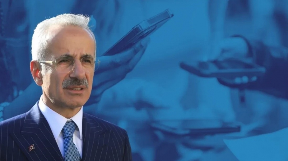 Uraloğlu duyurdu: Sosyal medyada yeni dönem başlıyor!