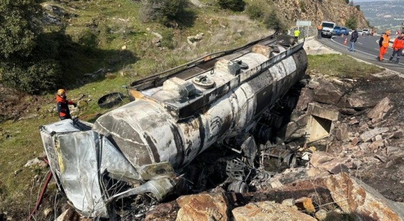 Uşak'ta mazot yüklü tanker: 1 ölü