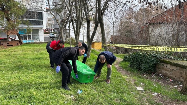 Uşak'ta parkta erkek cesedi bulundu