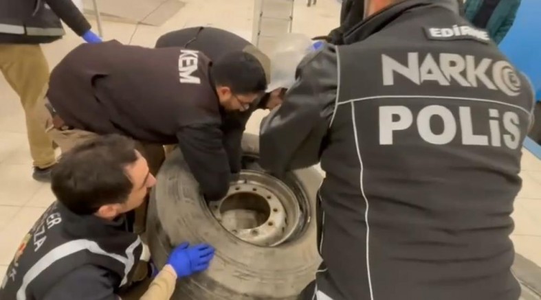 Uyuşturucu deposu gibi tır lastiği